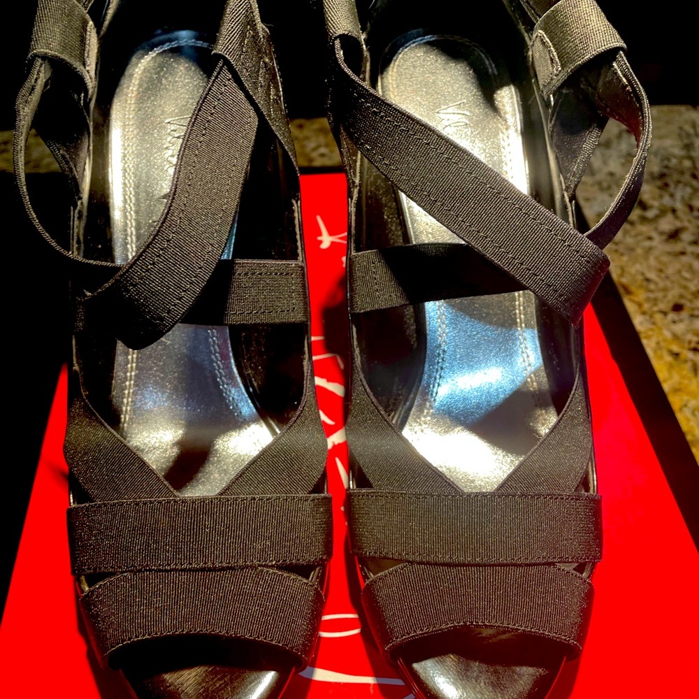 Velvet Heart Women’s Black Heels